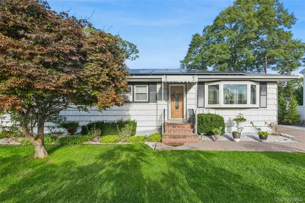 15 Pine Cone Street, Middle Island, NY 11953
