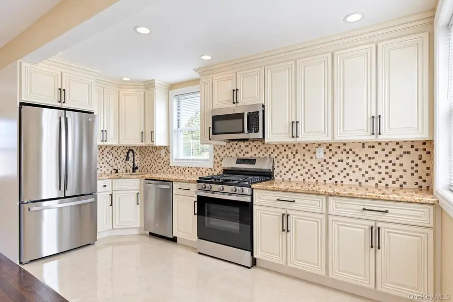 236 Plainview Road, Hicksville, NY 11801 - #3