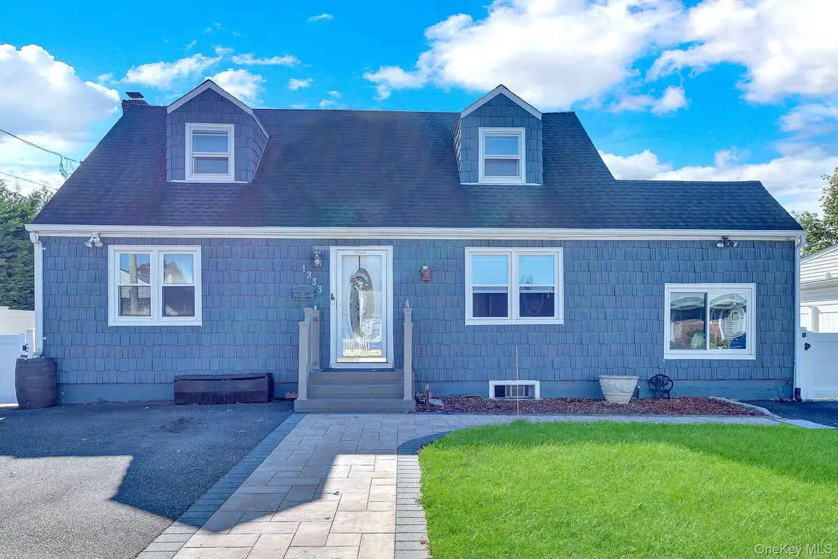 1233 12th Street, West Babylon, NY 11704 - #1