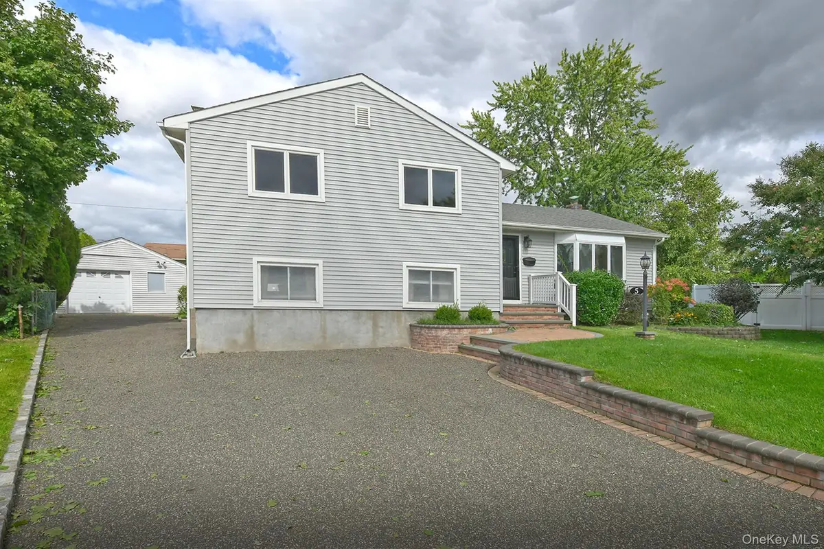 5 Robin Court, Bethpage, NY 11714 - #1