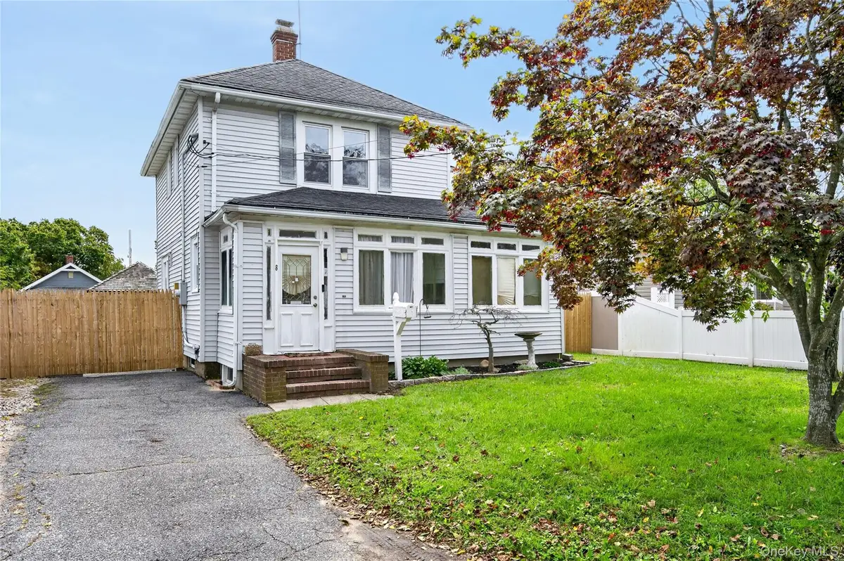 8 Juliet Street, Bay Shore, NY 11706 - #1