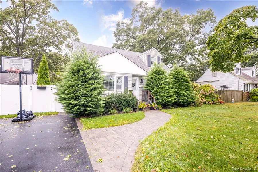 621 N Fulton Avenue, Lindenhurst, NY 11757 - #2