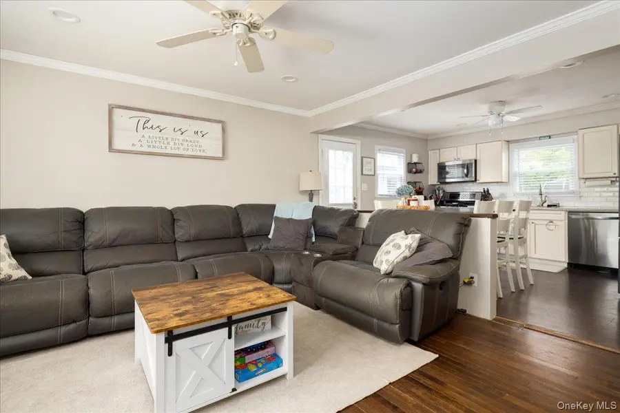 621 N Fulton Avenue, Lindenhurst, NY 11757 - #3