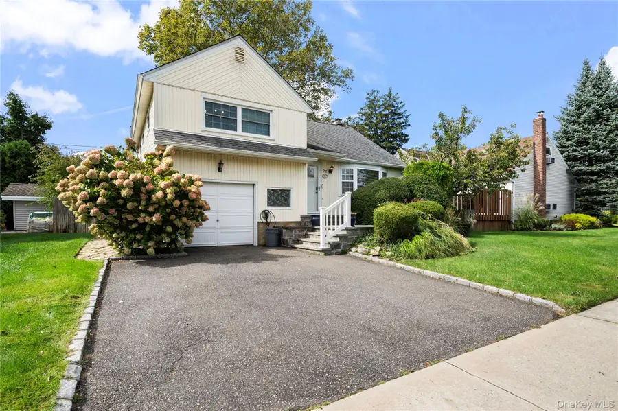 25 Marilyn Boulevard, Plainview, NY 11803 - #2