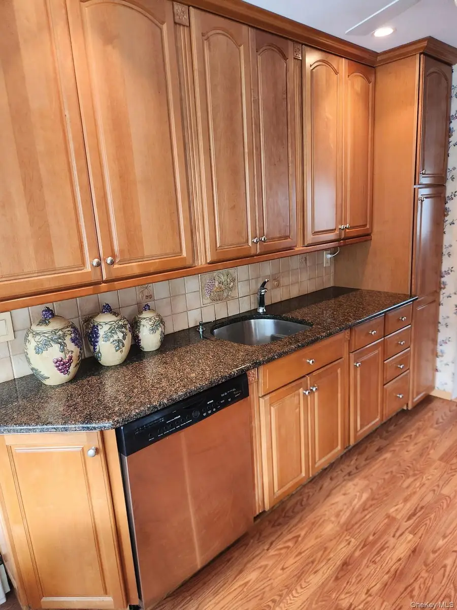 7 Bertlee Drive, Huntington Station, NY 11746 - #3