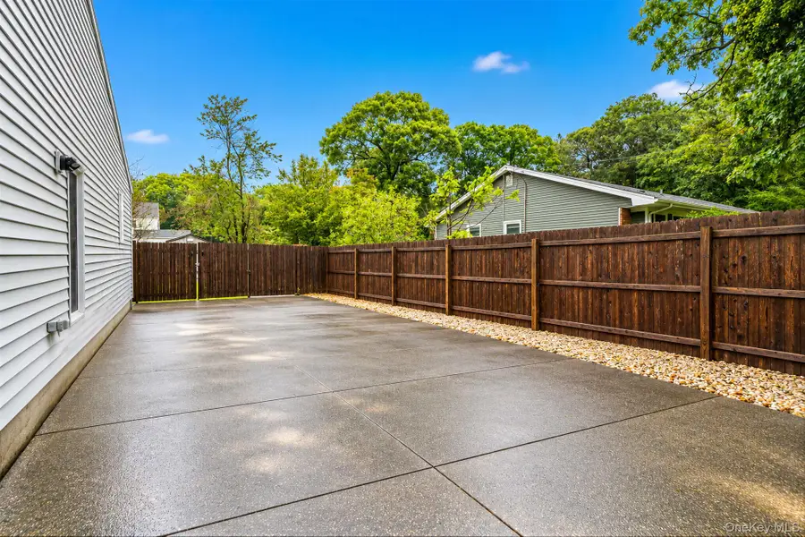 3 Putter Lane, Middle Island, NY 11953 - #3