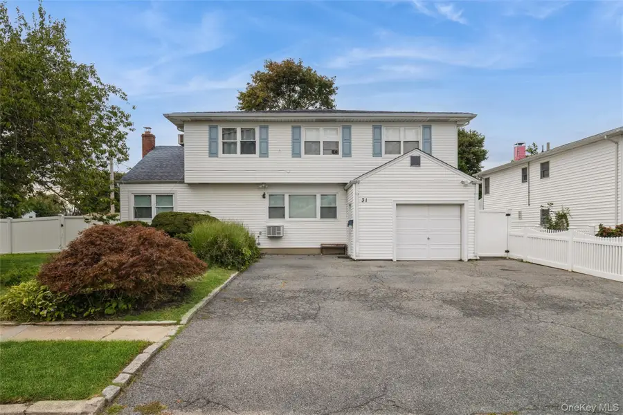 31 E June Street, Lindenhurst, NY 11757 - #2