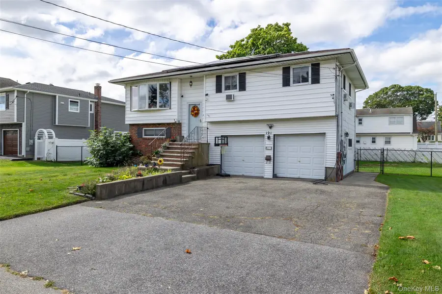 121 W Lake Drive, Lindenhurst, NY 11757 - #3