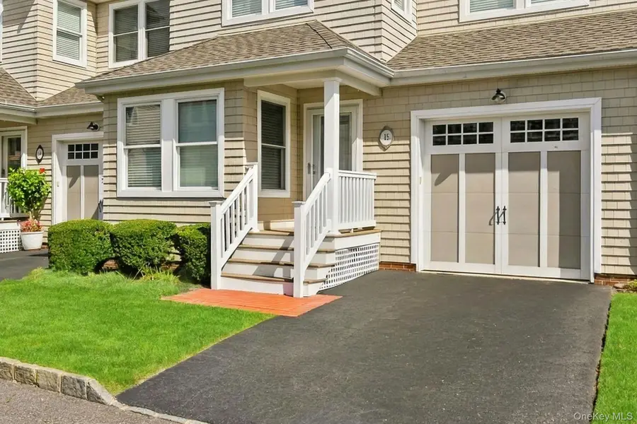 15 Meadow Way, Eastport, NY 11941 - #2