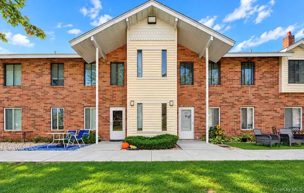 30 Pueblo Court #30, Coram, NY 11727