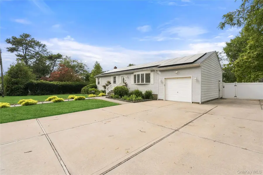 77 Winchester Drive, Lindenhurst, NY 11757 - #2
