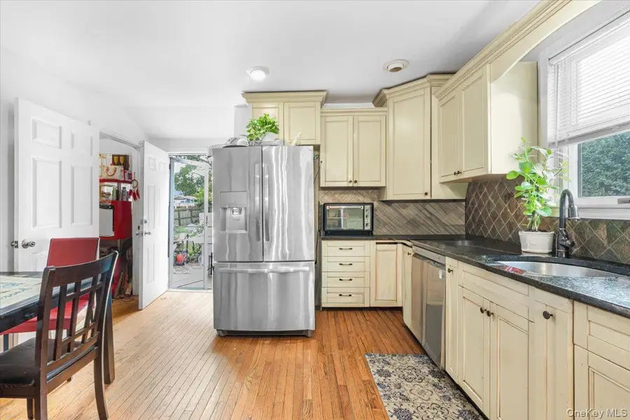 25 3rd Avenue, Central Islip, NY 11722 - #2