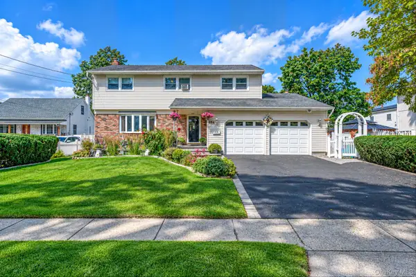 69A Erlanger Boulevard, North Babylon, NY 11703