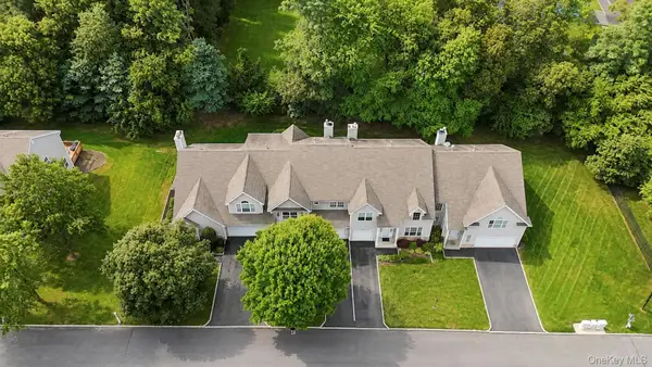 3 Arielle Court, Hauppauge, NY 11749