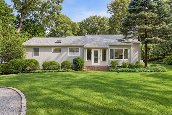 25 Old Squiretown Rd, Hampton Bays, NY 11946