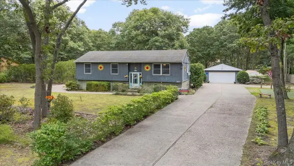 393 Railroad Avenue, Manorville, NY 11949