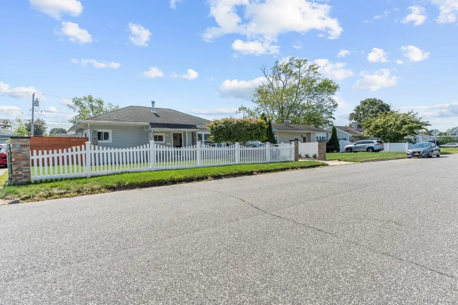 27 Croydon Road, Amityville, NY 11701 - #3
