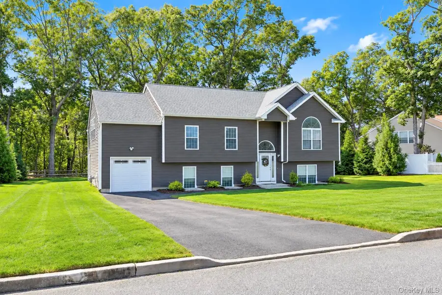 77 Maple Wood Lane, Riverhead, NY 11901 - #3