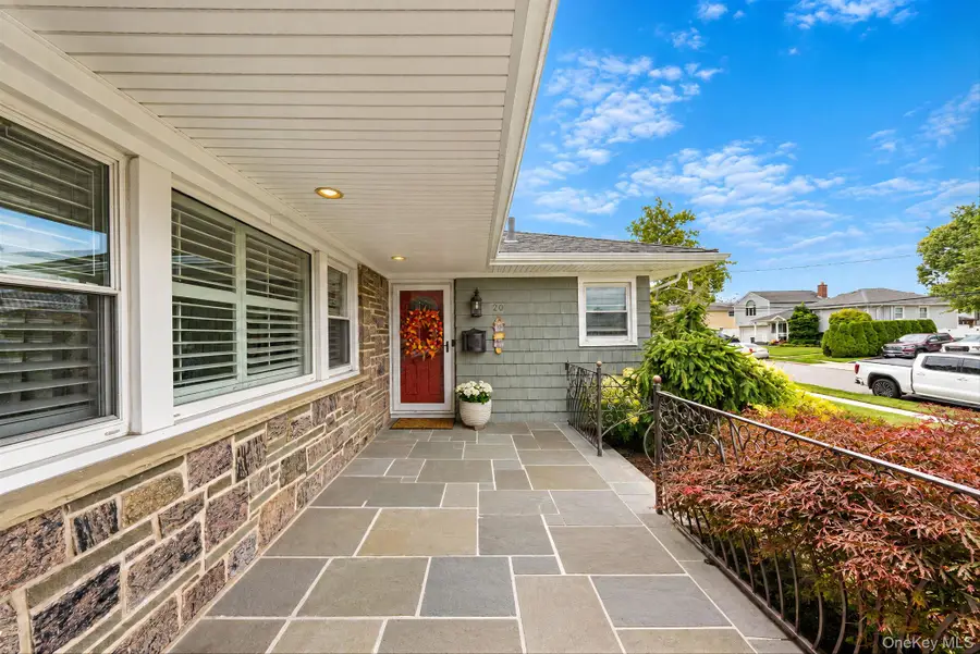 20 Argonne Place, Massapequa, NY 11758 - #3