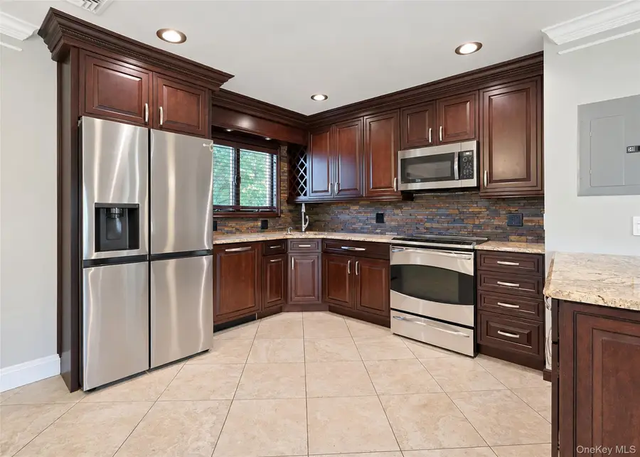 685 Carlls Path, Deer Park, NY 11729 - #3