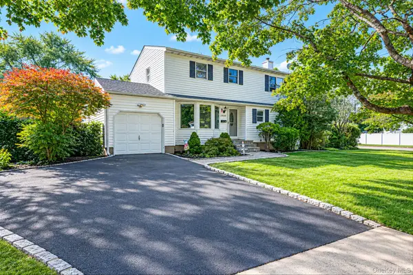 1400 Wave Avenue, Medford, NY 11763