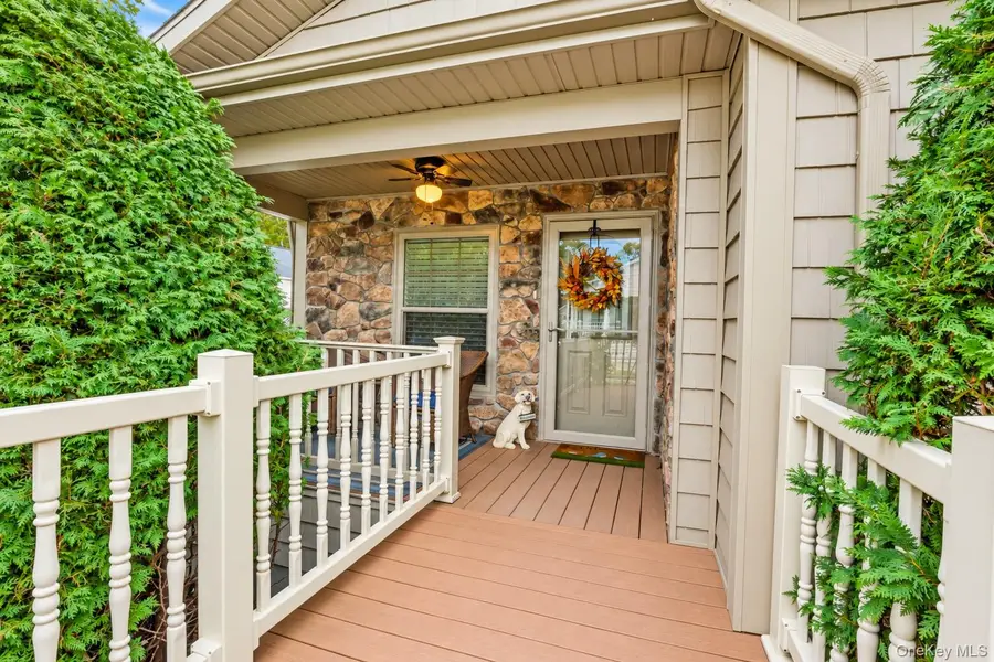 1661 Old Country Road #560, Riverhead, NY 11901 - #3