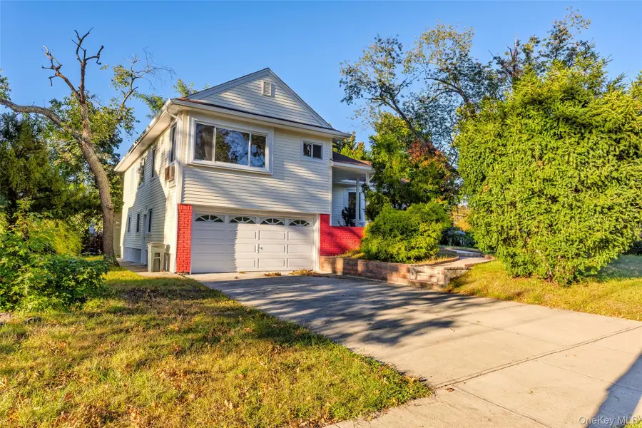 21 Oxford Boulevard, Great Neck, NY 11023 - #3