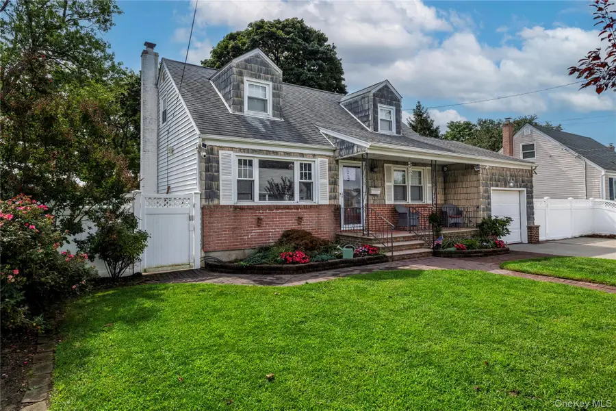 296 Heathcote Road, Lindenhurst, NY 11757 - #2