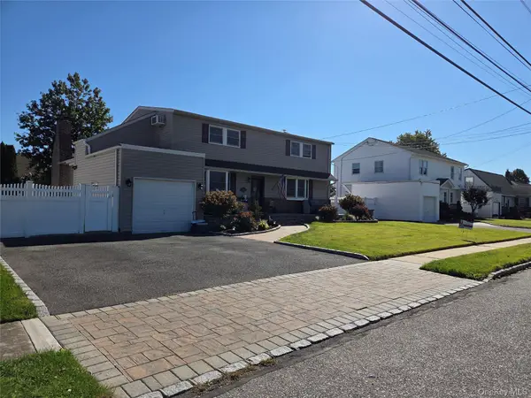 609 Alwick Avenue, West Islip, NY 11795