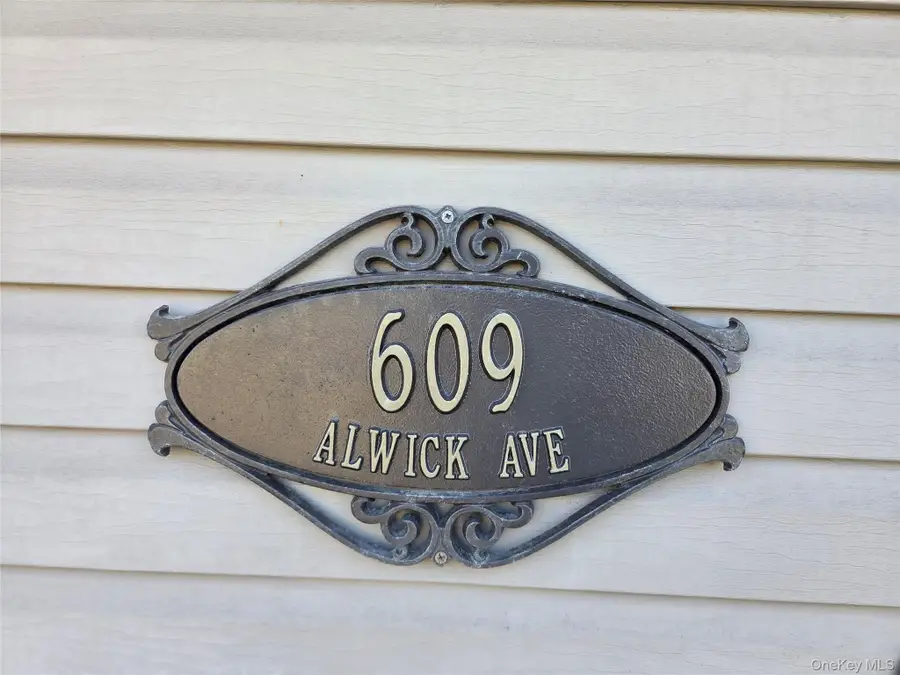 609 Alwick Avenue, West Islip, NY 11795 - #3