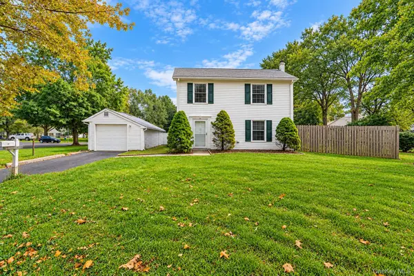 14 Petersburg Court, Coram, NY 11727