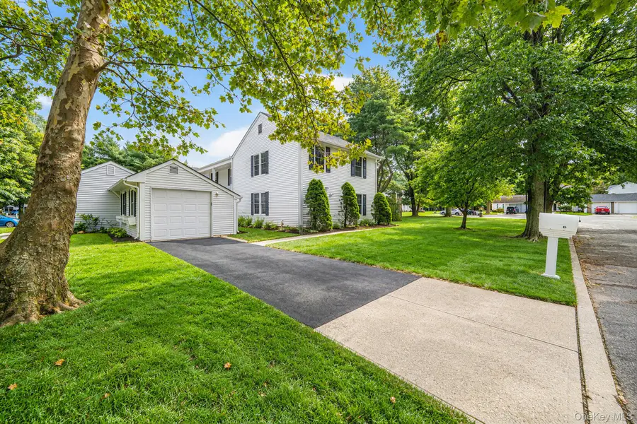 14 Petersburg Court, Coram, NY 11727 - #2
