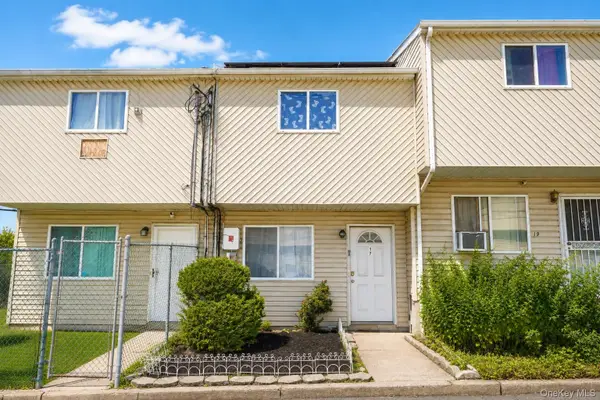 17 Betty Court, Staten Island, NY 10303