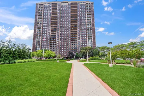 27010 Grand Central Parkway Parkway #26K, Floral Park, NY 11005