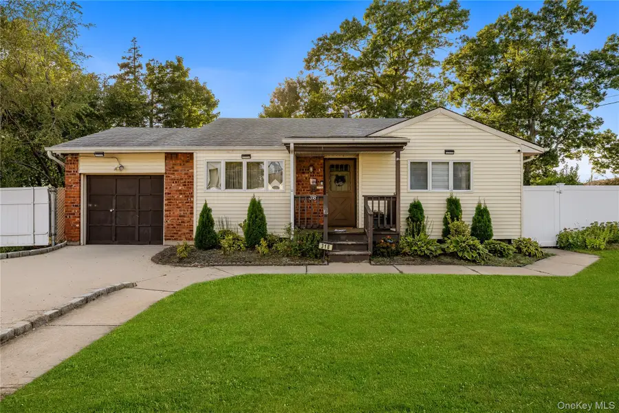 318 W 16th Street, Deer Park, NY 11729 - #2