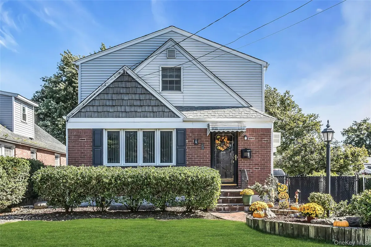 24 Fieldston Street, Westbury, NY 11590 - #1