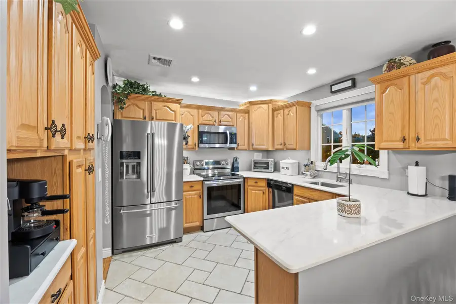 56 Kingston Avenue, Hicksville, NY 11801 - #3