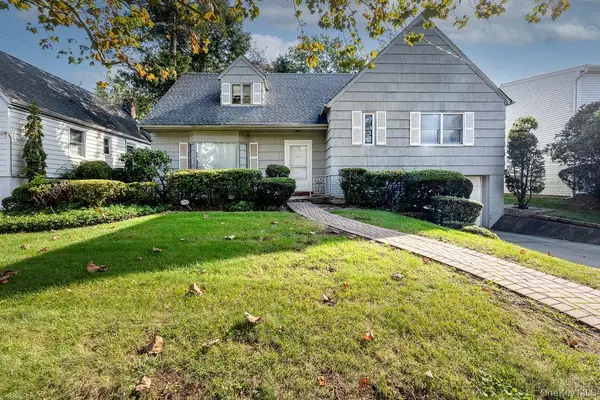 568 Donald Lane, Woodmere, NY 11598