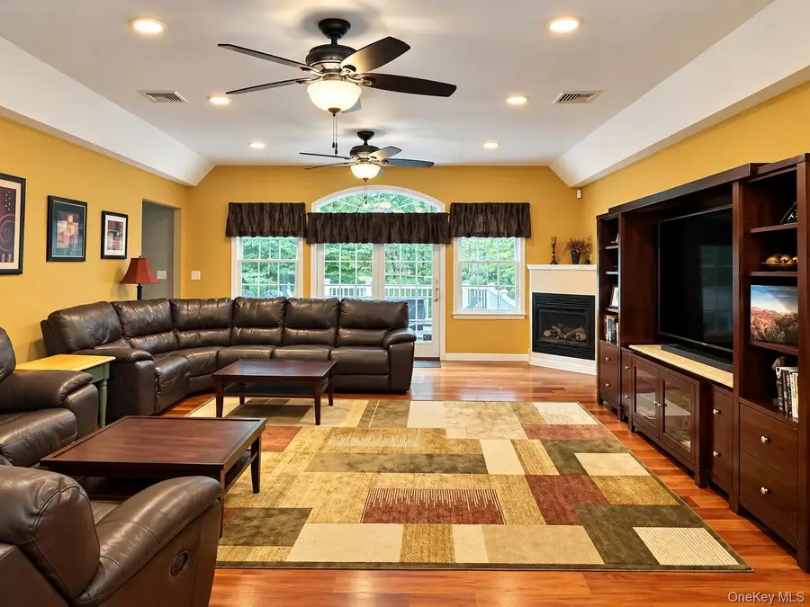 11 Valentine Road, Shoreham, NY 11786 - #3