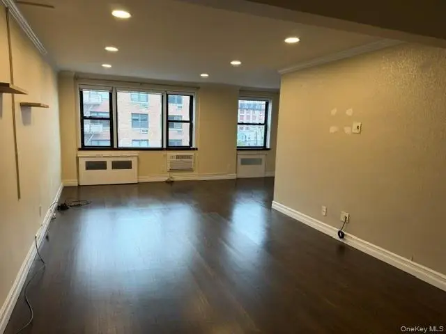 3 Birchwood Court #4M, Mineola, NY 11501 - #1