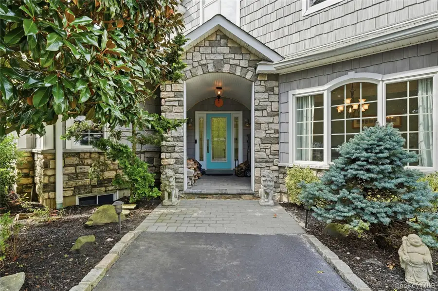 19 Judith Place, East Islip, NY 11730 - #3
