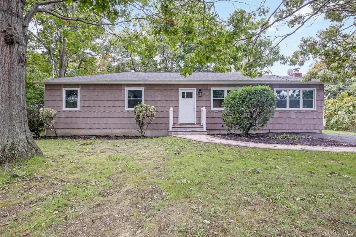 1182 E 3rd Avenue, Bay Shore, NY 11706 - #1
