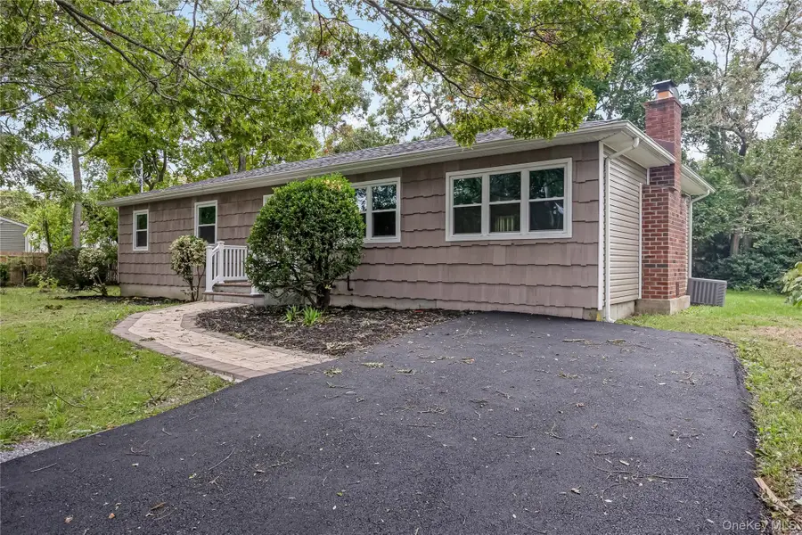1182 E 3rd Avenue, Bay Shore, NY 11706 - #2