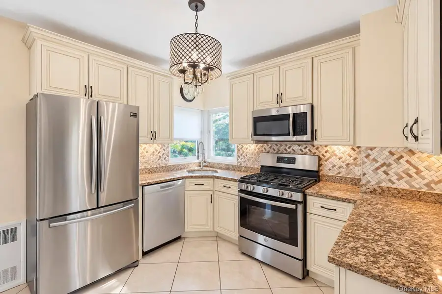 15 Harding Avenue, Hicksville, NY 11801 - #2
