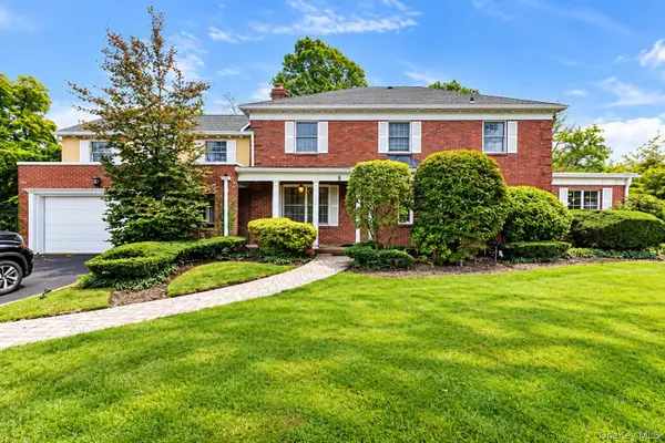 8 Keewaydin Road, Lawrence, NY 11559