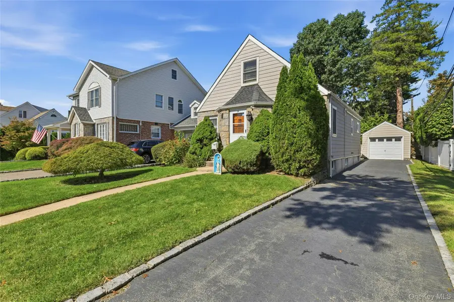39 Primrose Drive, New Hyde Park, NY 11040 - #3