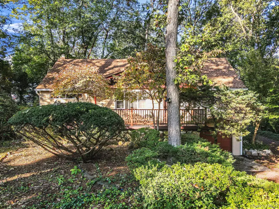 5 Everest Court, Huntington Station, NY 11746 - #3