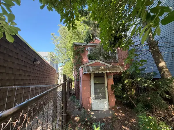 827 Pine Street, Brooklyn, NY 11208