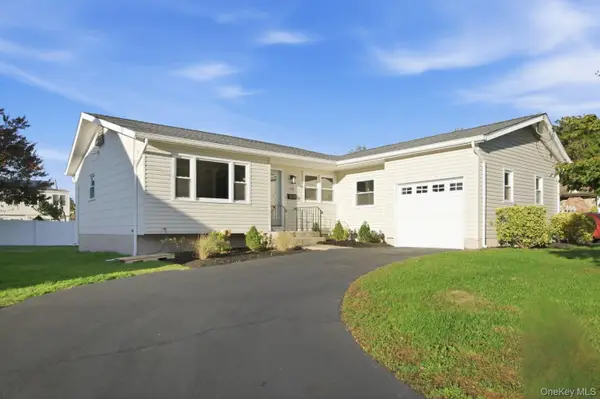71 Roderick Road, West Islip, NY 11795