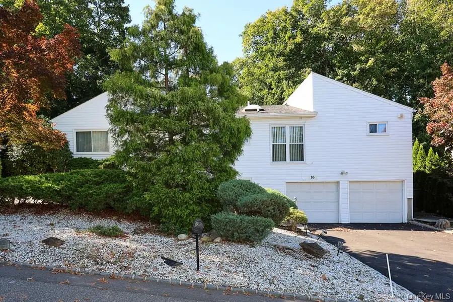 16 Carriage Road, Great Neck, NY 11024 - #2